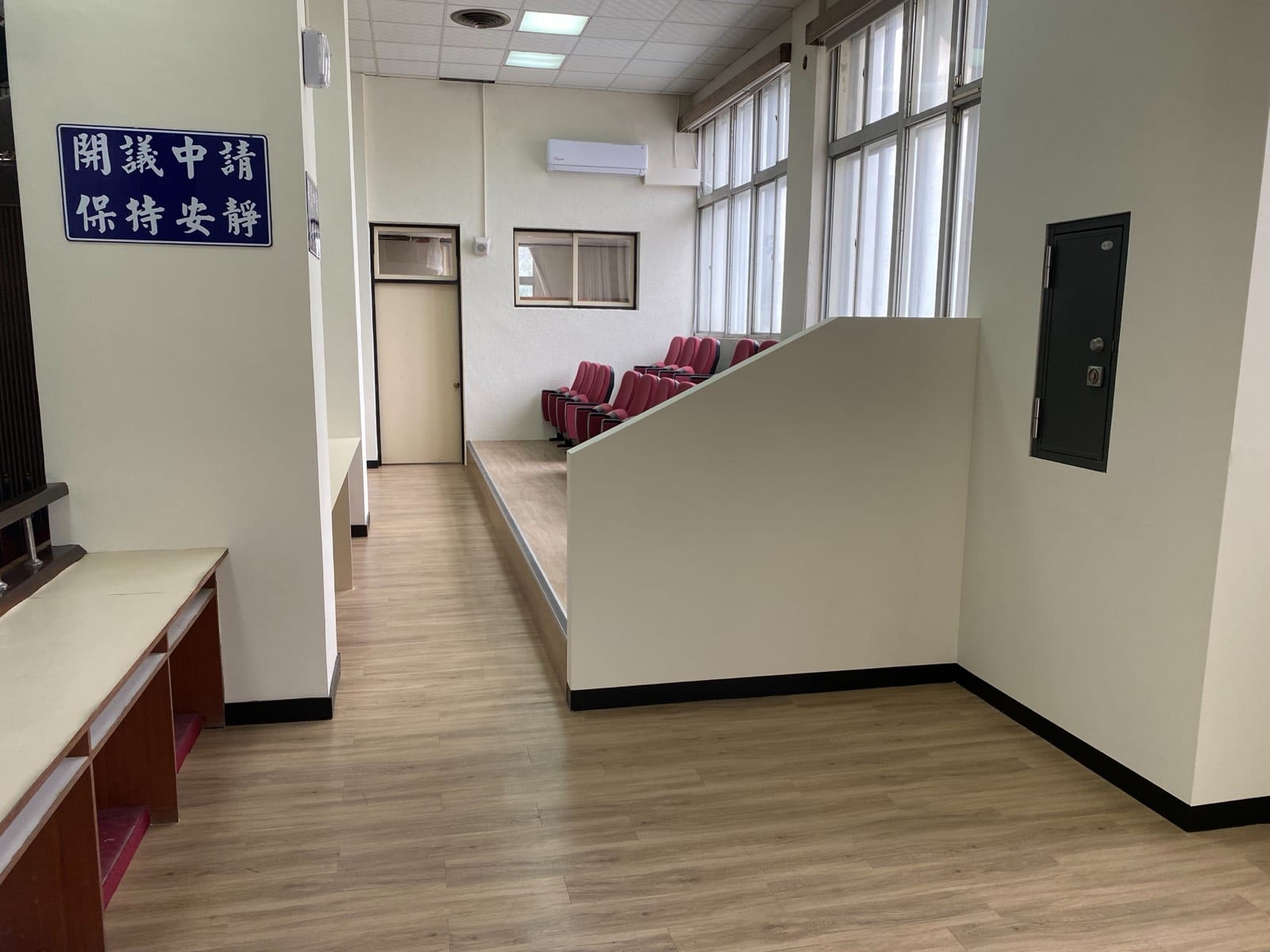 民治議事廳旁聽席整修工程
