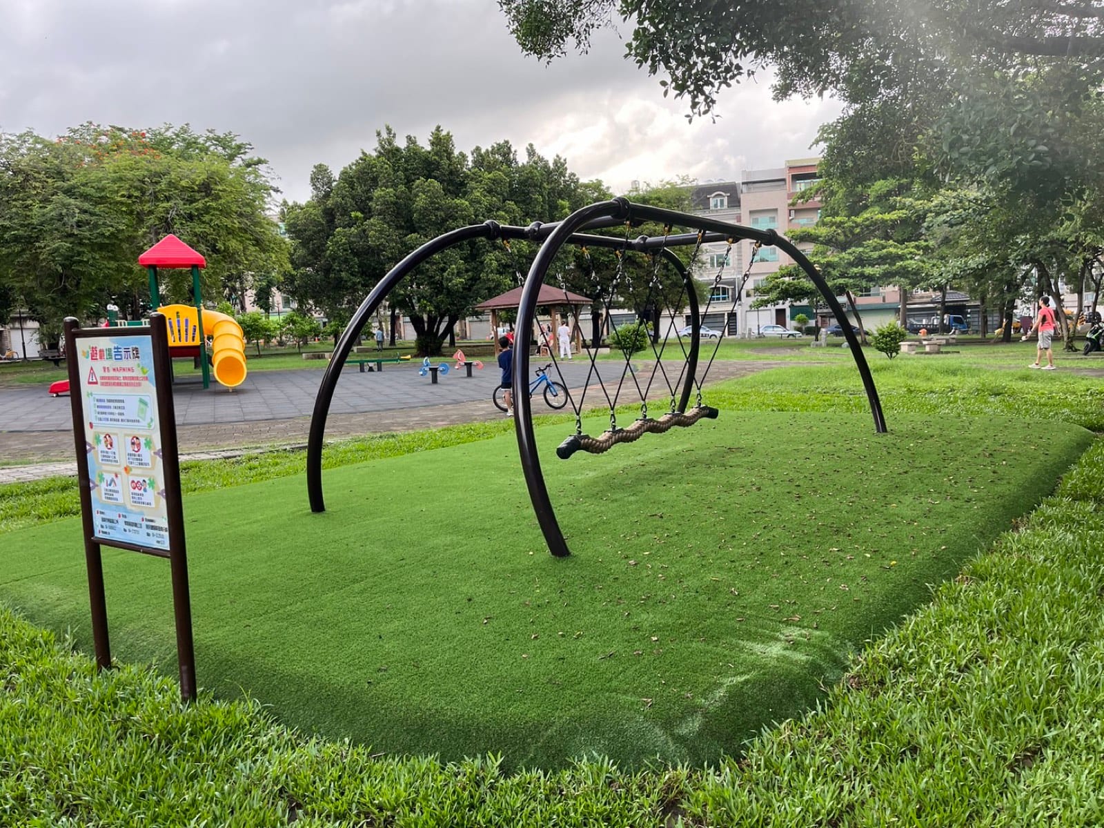 東區關聖公園步道改善及新設鞦韆工程
